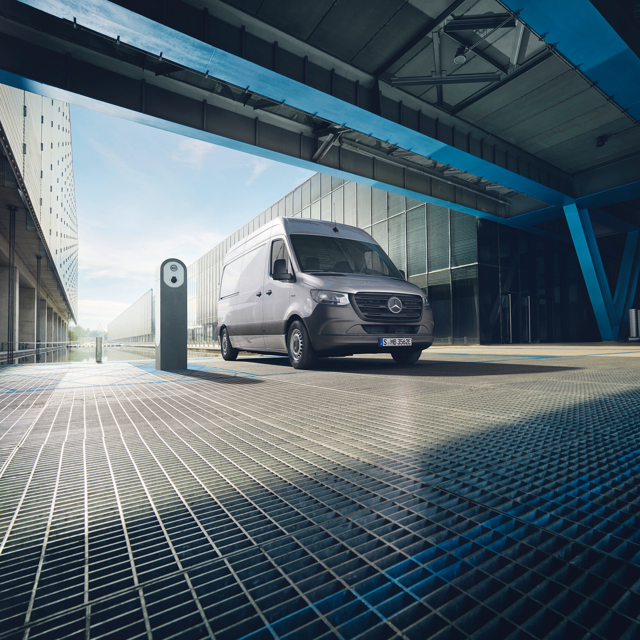 Klimatpremie | Mercedes-Benz Transportbilar En Mercedes-Benz eSprinter som laddas