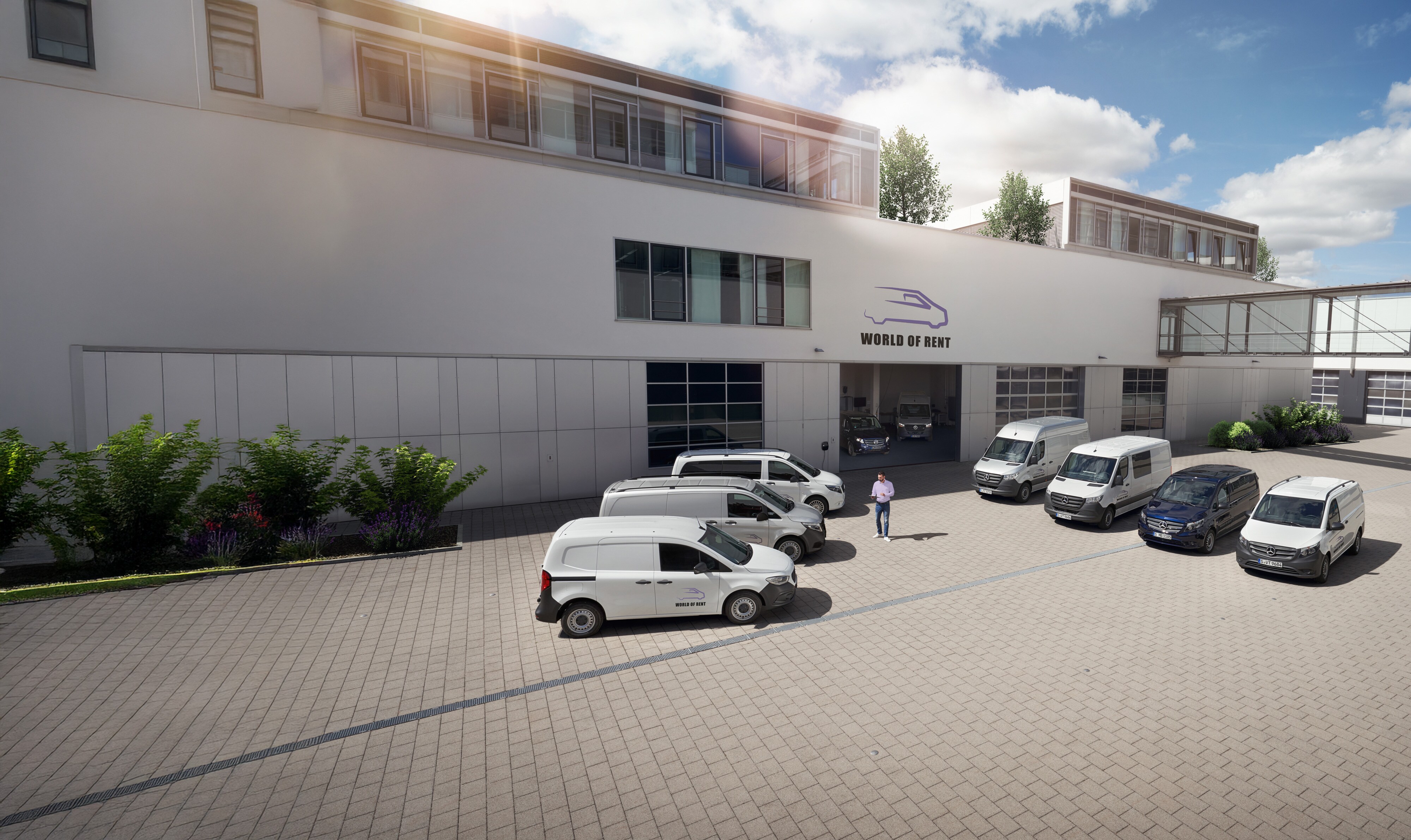 Mercedes-Benz | Översikt över tjänster | Vagnparkstjänster En vagnpark bestående av Mercedes-Benz-transportbilar framför en företagsbyggnad.